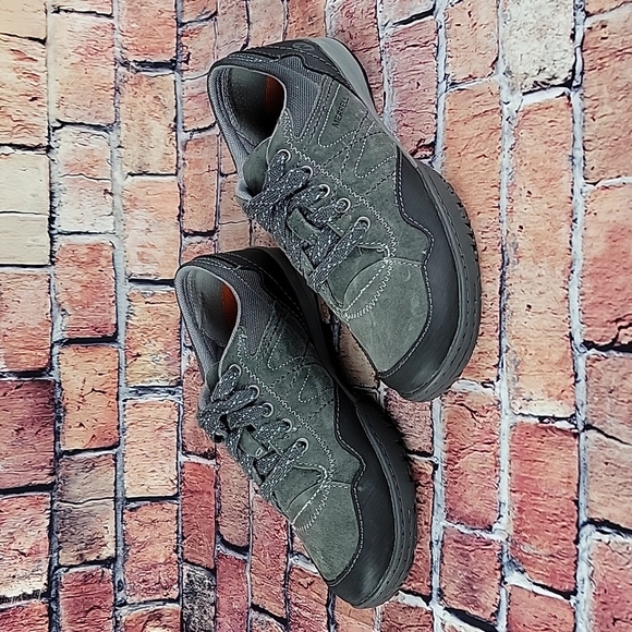 MERRILL PERFORMANCE FOOTWEAR, WOMANS SIZE 5.5 EUC - Picture 5 of 11